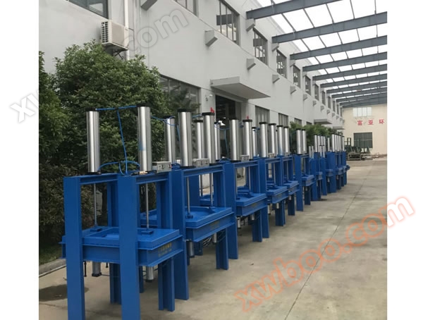 Máy tạo bọt Polyurethane