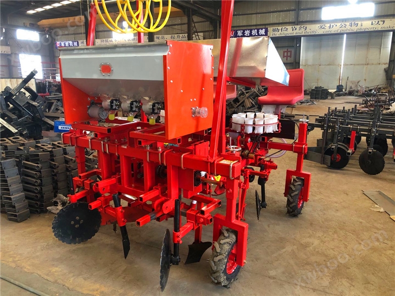 Chili Ridge Laying and Film Transplanting Machine
