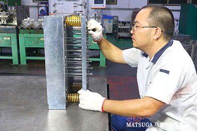 东莞市马驰科塑料注塑模具加工