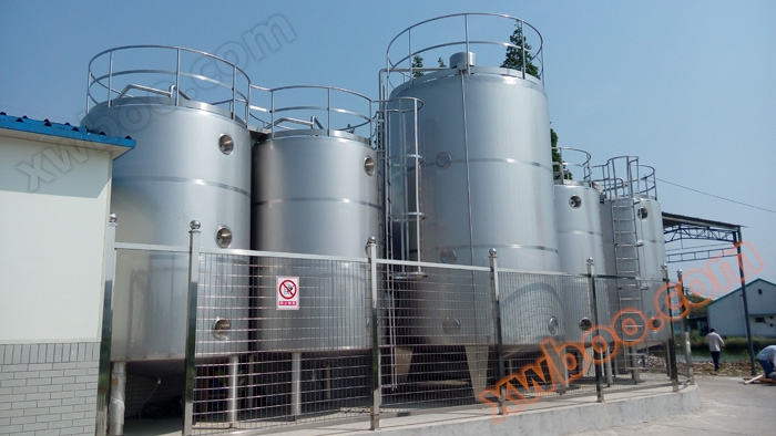 Kruhové nádrže z nerezové oceli