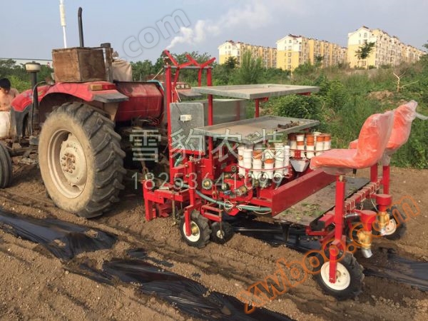 2列被膜施肥舗装管移植施水一体機