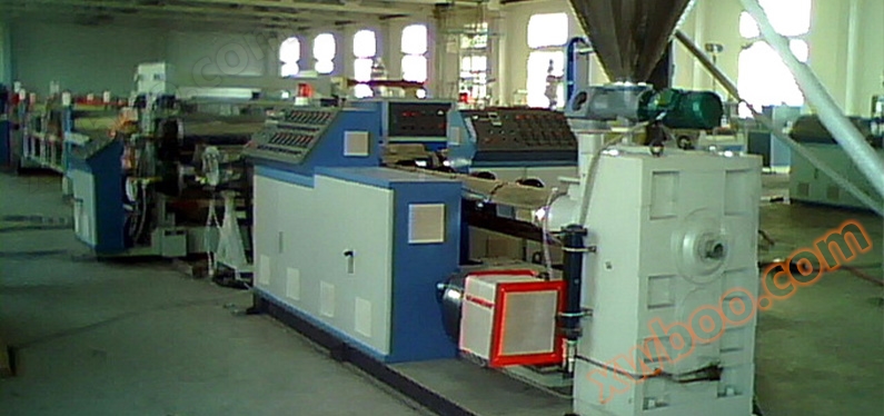 Three layer and five layer co extruded plastic building formwork production line