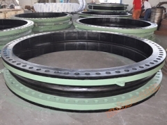 After installing the loose expansion joint on the pipeline, tighten the nut elastic sealing ring and cover it with the nut ..