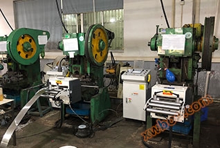 Automatische Zuführmaschine für gewöhnliche Stanzmaschinen