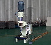 Pneumatic riveting machine