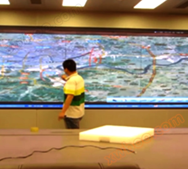 Ecran mare interactiv