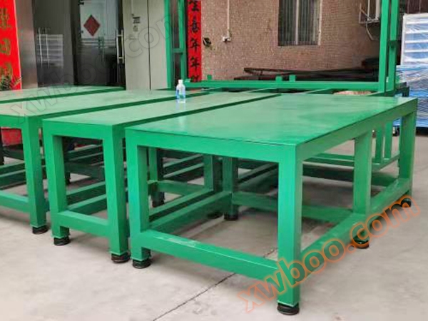 Grüner Arbeitstisch